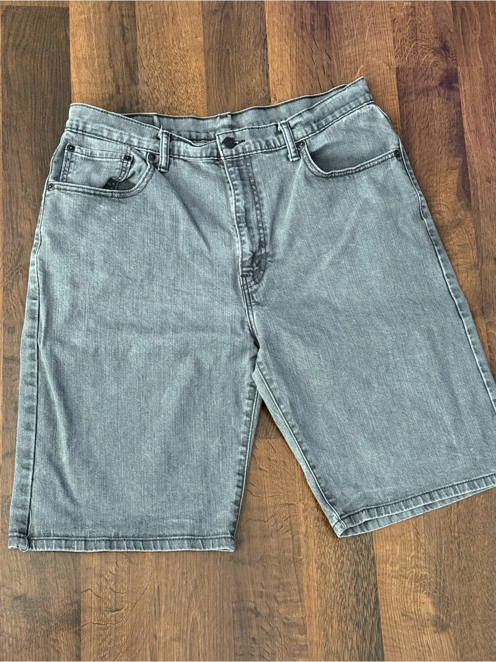 Men's Levi’s 569 Classic Gray Denim shorts (size 36)